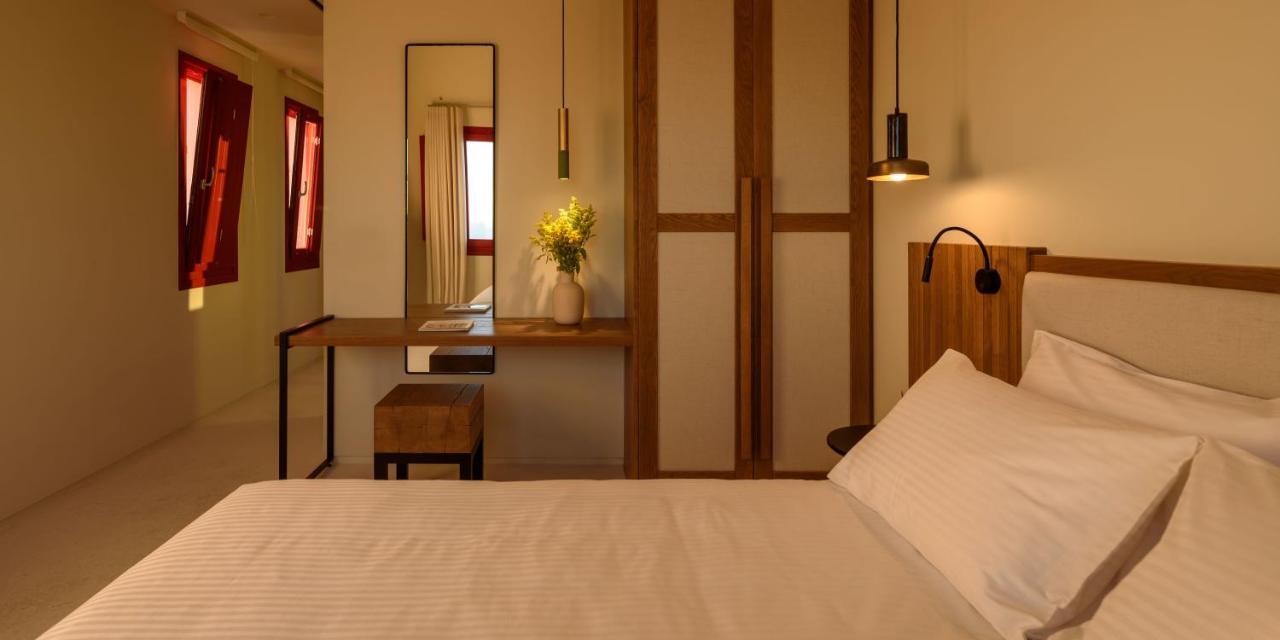 Potnia Theron Suites Akrotiri  Exterior photo